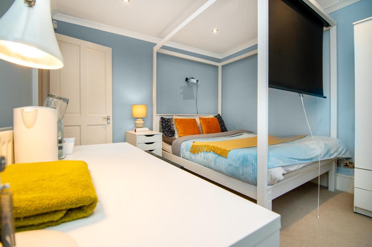 Double Room W/Projector & Garden Hot Tub Лондон Экстерьер фото